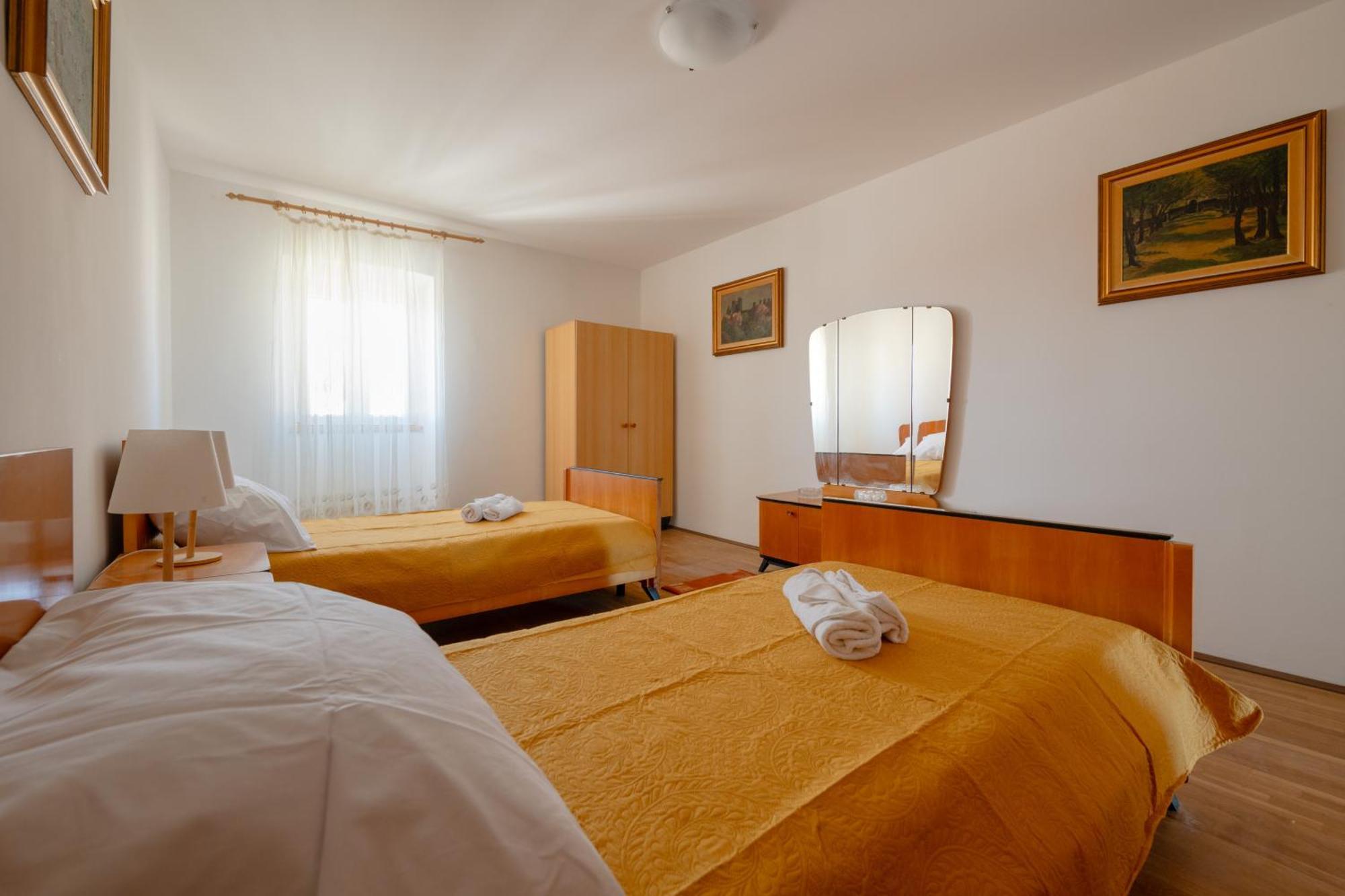 Apartment Gioia Rovigno Esterno foto